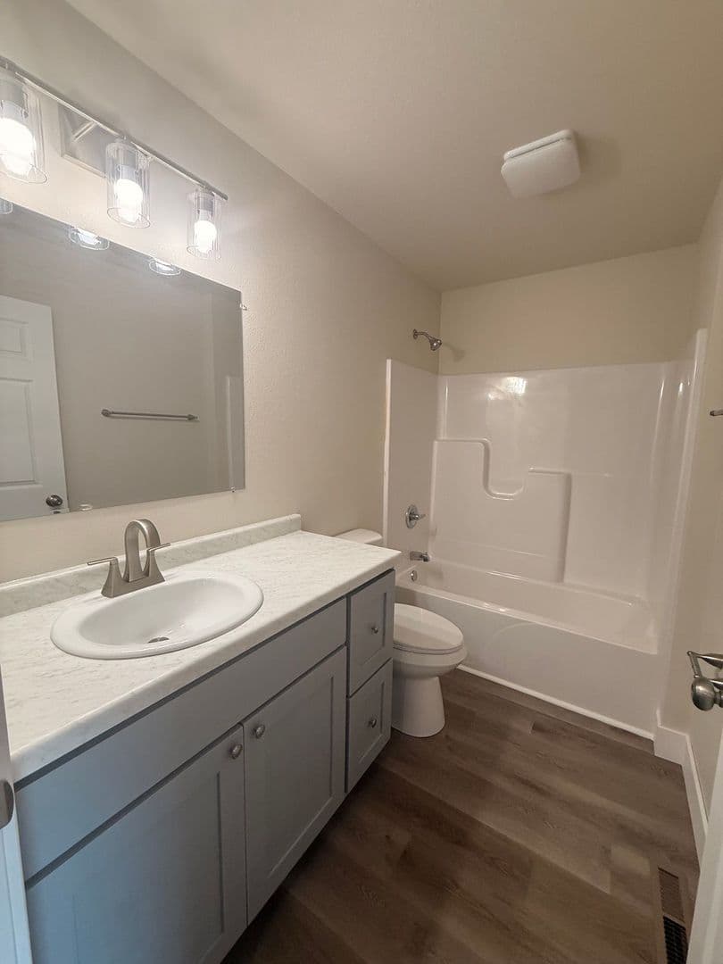 Plover Apartment: 3024/3020 Bennington Place