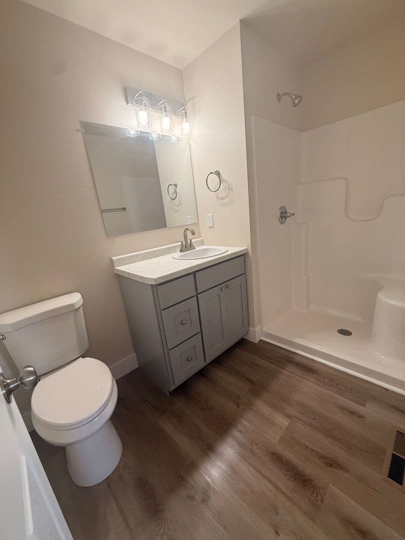 Plover Apartment: 3024/3020 Bennington Place