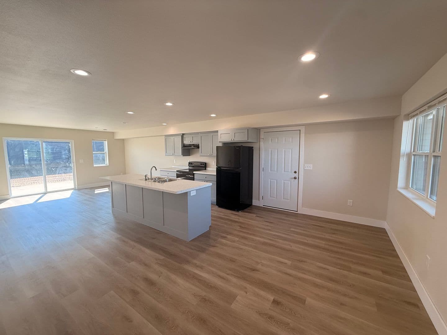 Plover Apartment: 3034/3030 Bennington Place