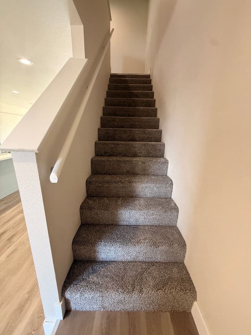Plover Apartment: 3034/3030 Bennington Place