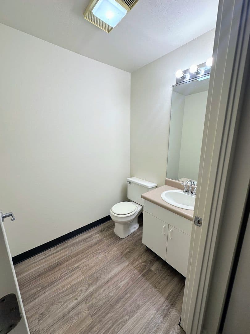Marinette Apartment: 1701 Dunlap Ave