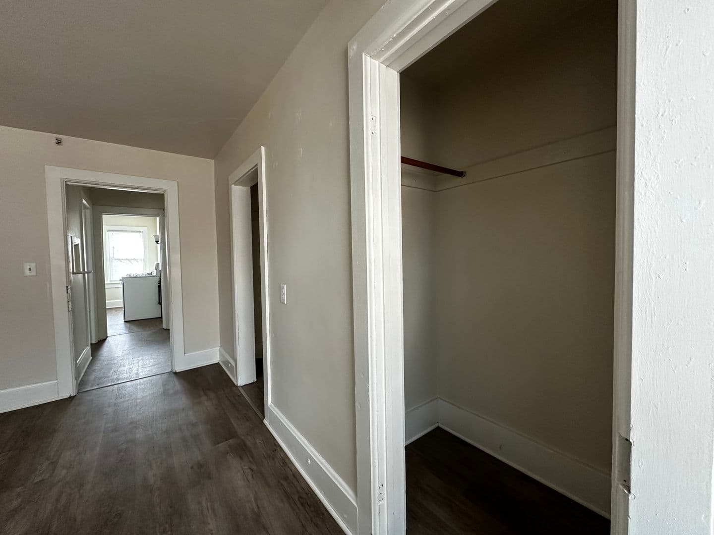 Green Bay Apartment: 808 Cherry St