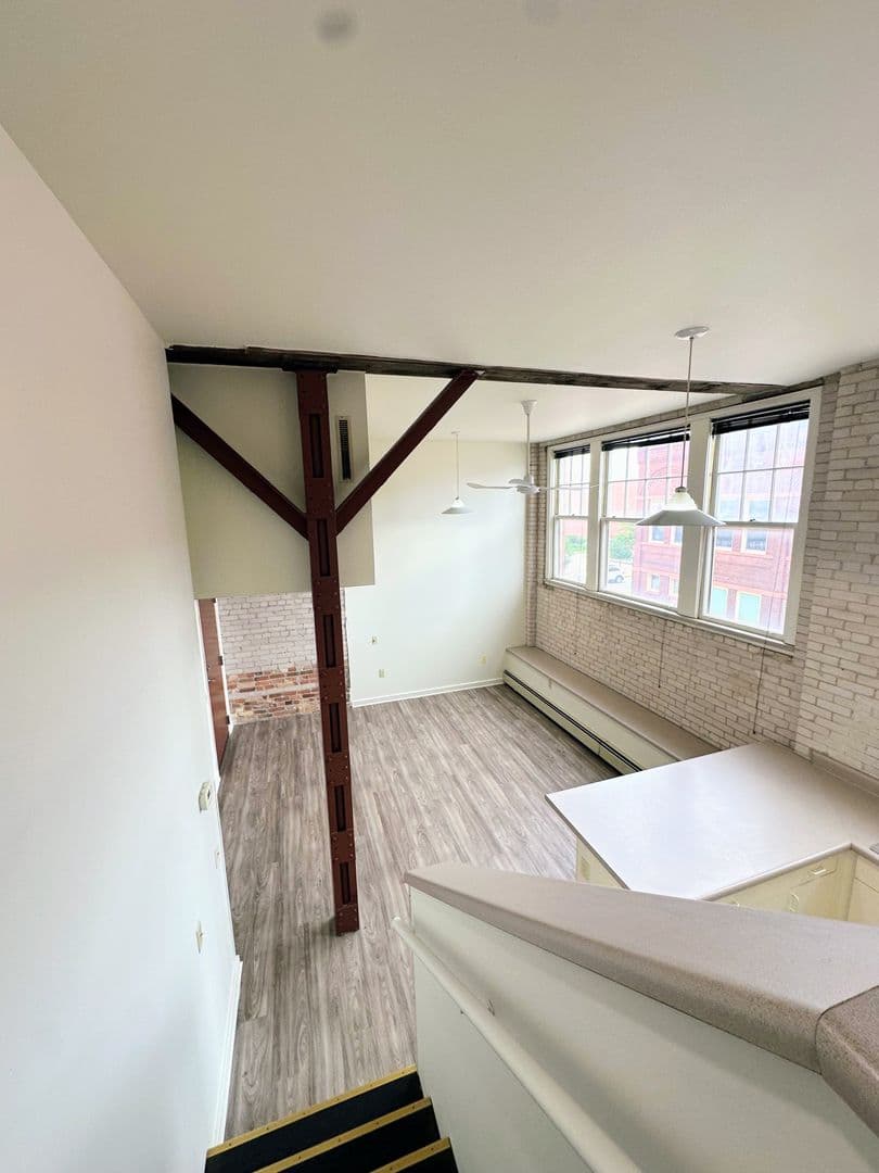 Marinette Apartment: 1701 Dunlap Ave