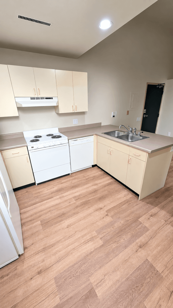 Marinette Apartment: 1713 Dunlap Ave