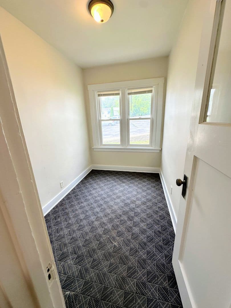 Manitowoc Apartment: 812 State Street
