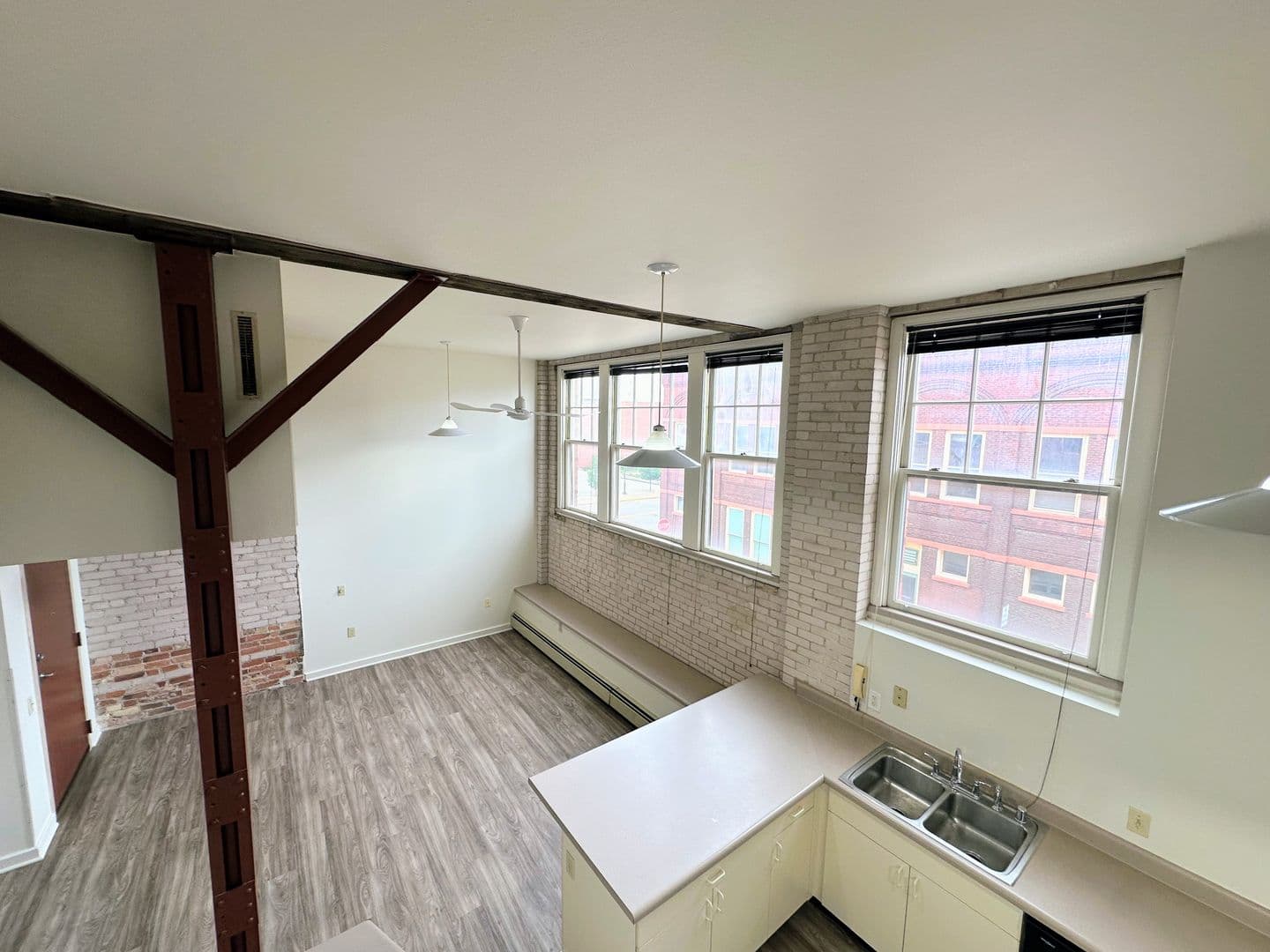 Marinette Apartment: 1701 Dunlap Ave