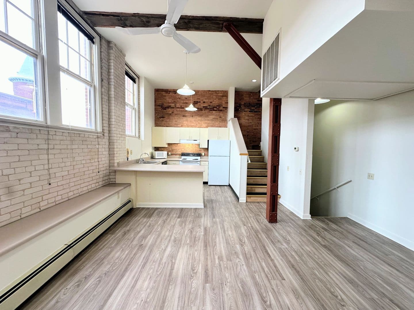 Marinette Apartment: 1701 Dunlap Ave