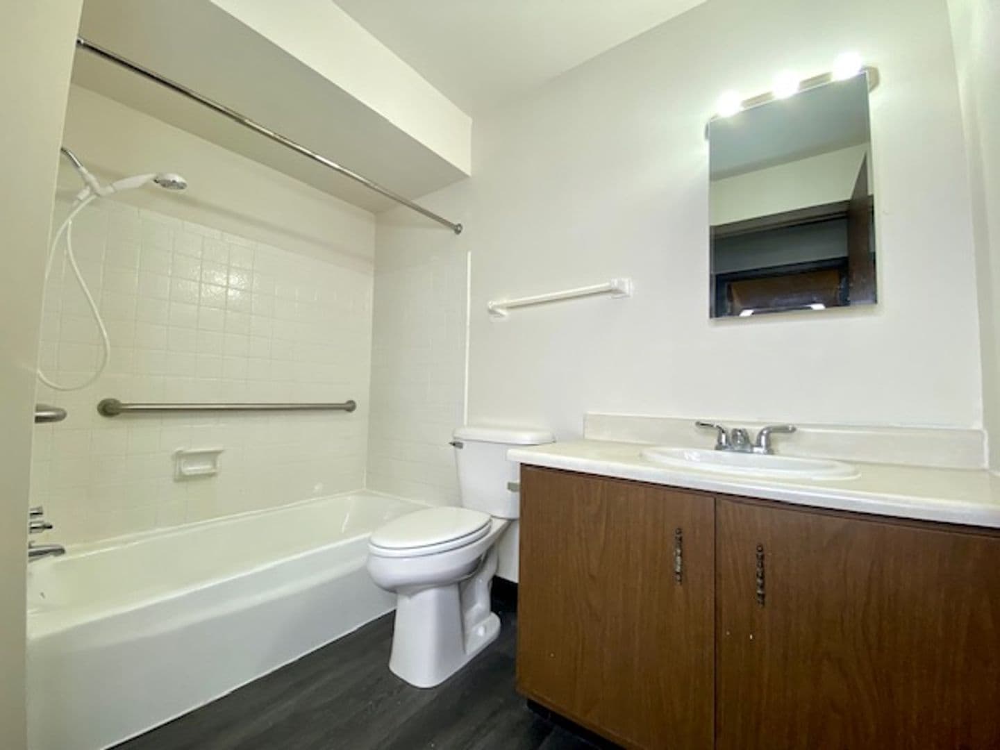 Marion Apartment: 101 Riverview Dr