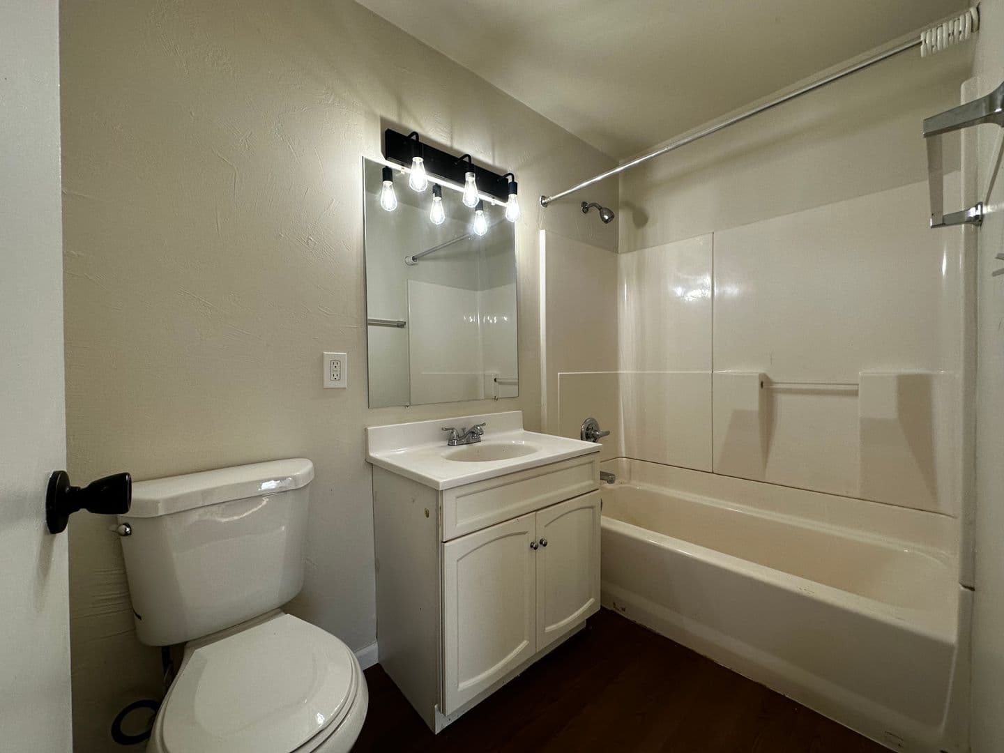Green Bay Apartment: 125 Bader St