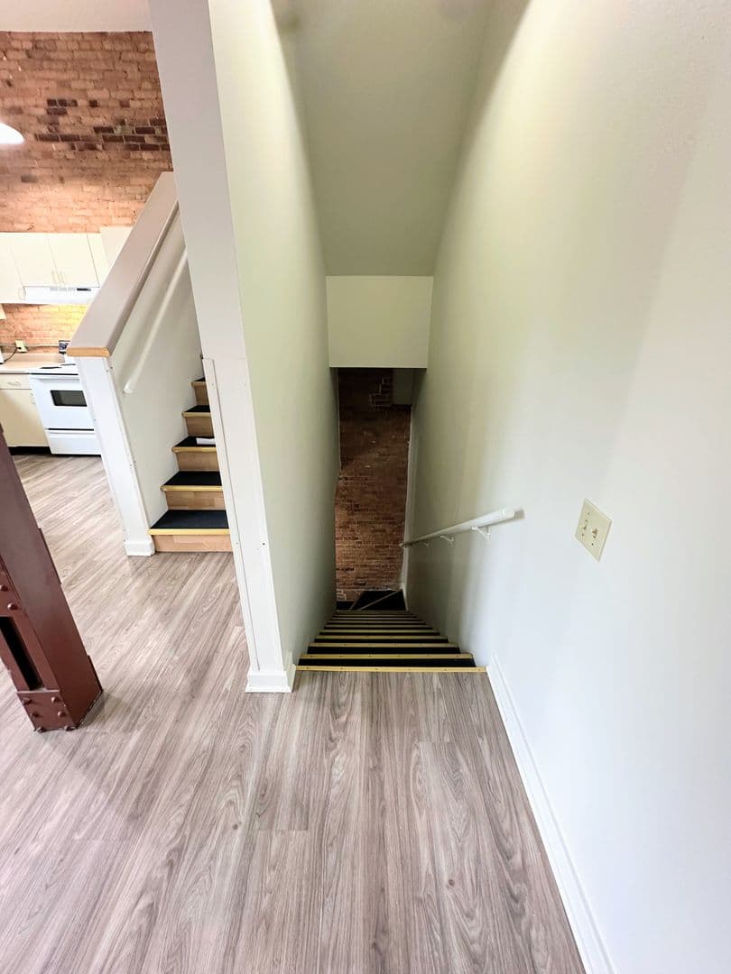 Marinette Apartment: 1701 Dunlap Ave