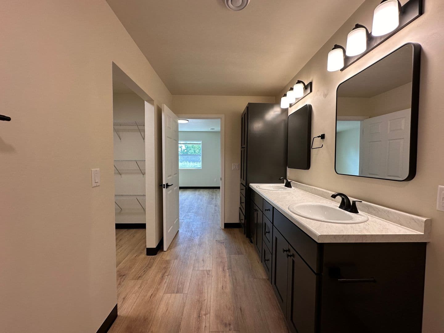 Green Bay Apartment: 1665-1667 Amy Street