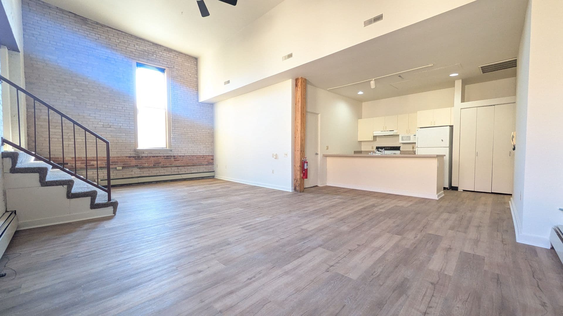 Marinette Apartment: 1701 Dunlap Ave