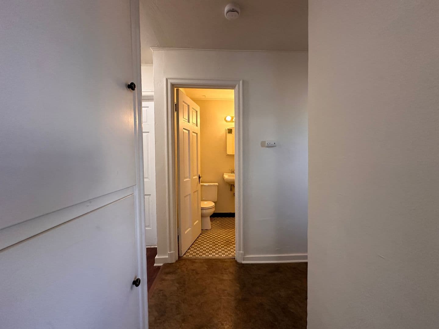 Green Bay Apartment: 208 South Chestnut Avenue