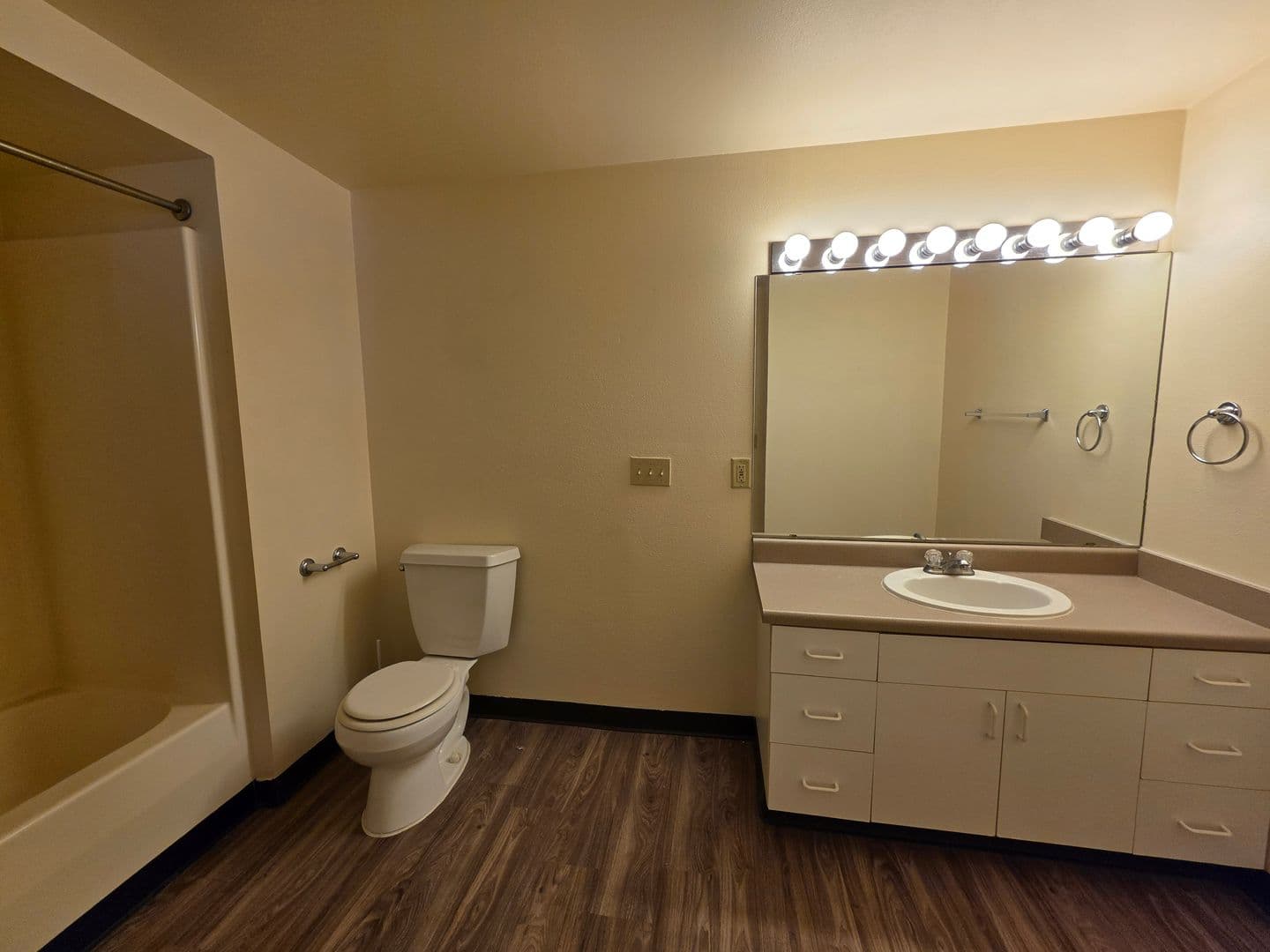 Marinette Apartment: 1713 Dunlap Ave