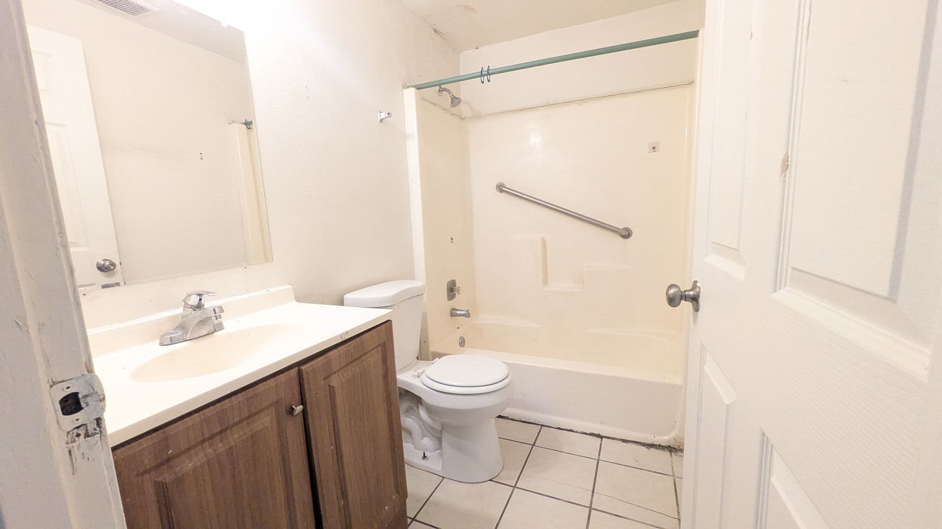 Green Bay Apartment: 1819 Badger Street