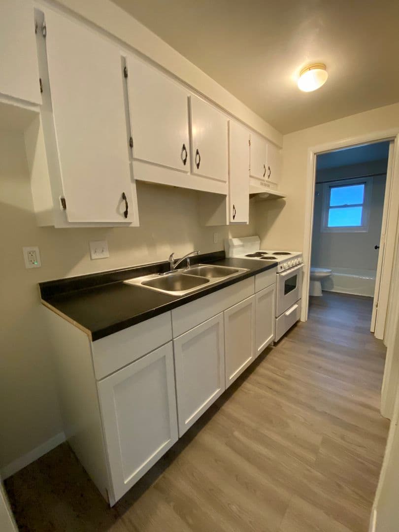 Green Bay Apartment: 1260 Doblon Street