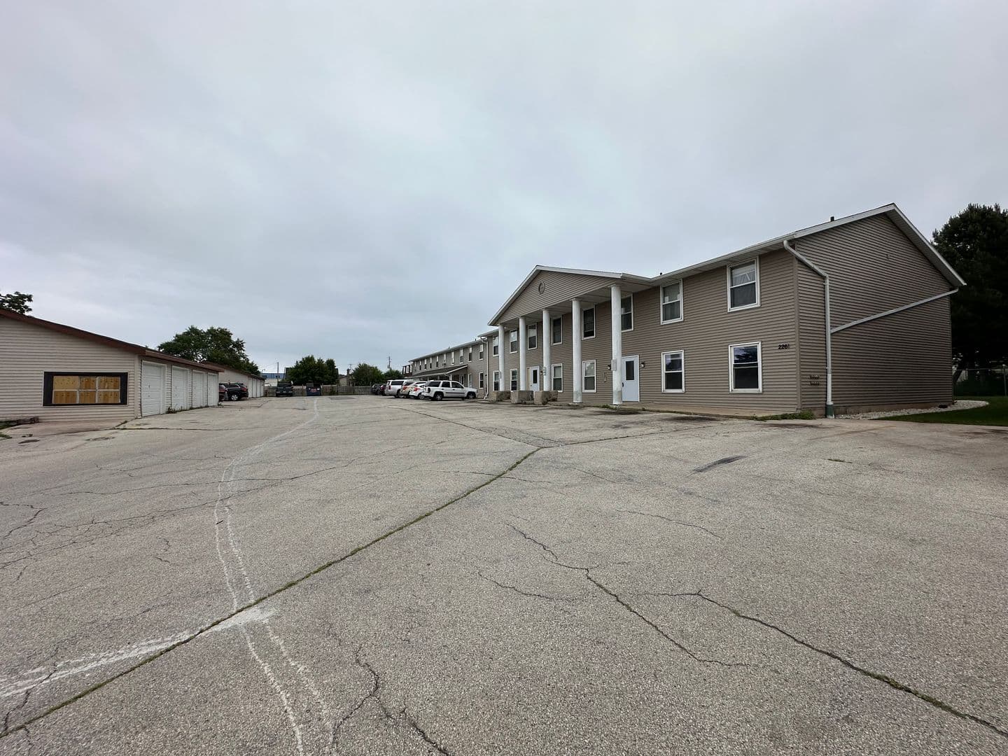 Green Bay Apartment: 2261 Imperial Ln