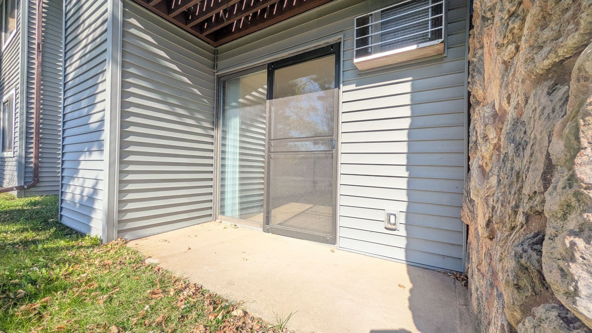 Stockbridge Apartment: 228 Enterprise St.