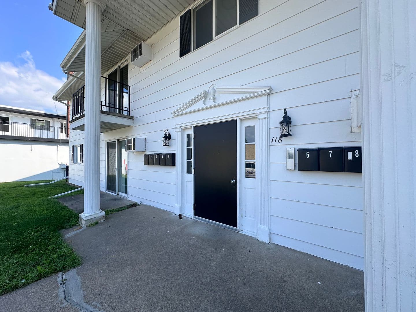 Shawano Apartment: 118 W Prairie St