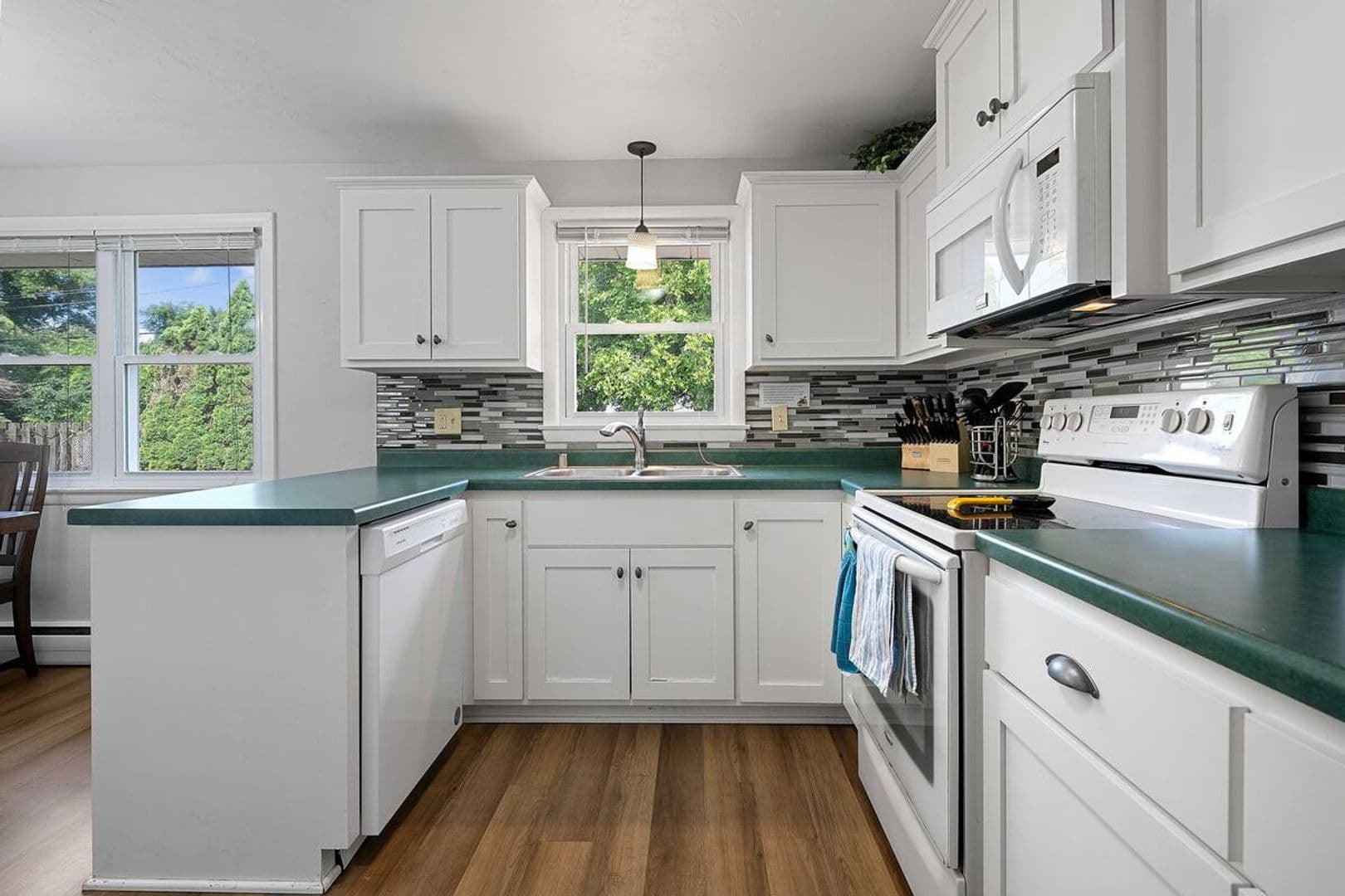 Green Bay Apartment: 2234 S Oneida St