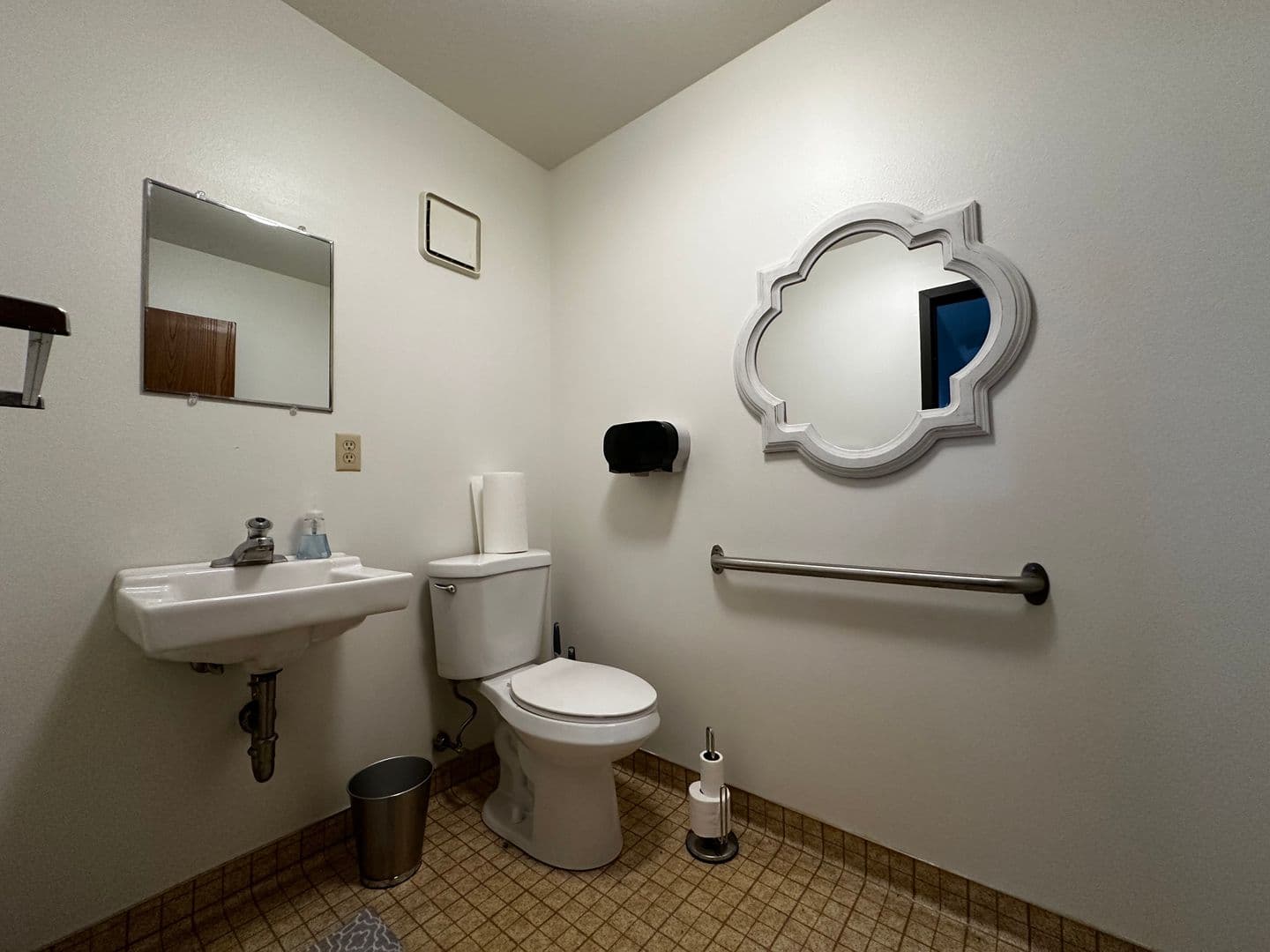 Hilbert Apartment: 135 S 3rd St.