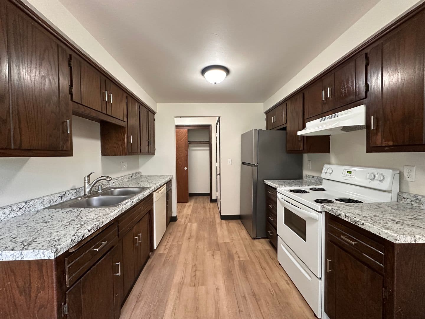 Green Bay Apartment: 2261 Imperial Ln