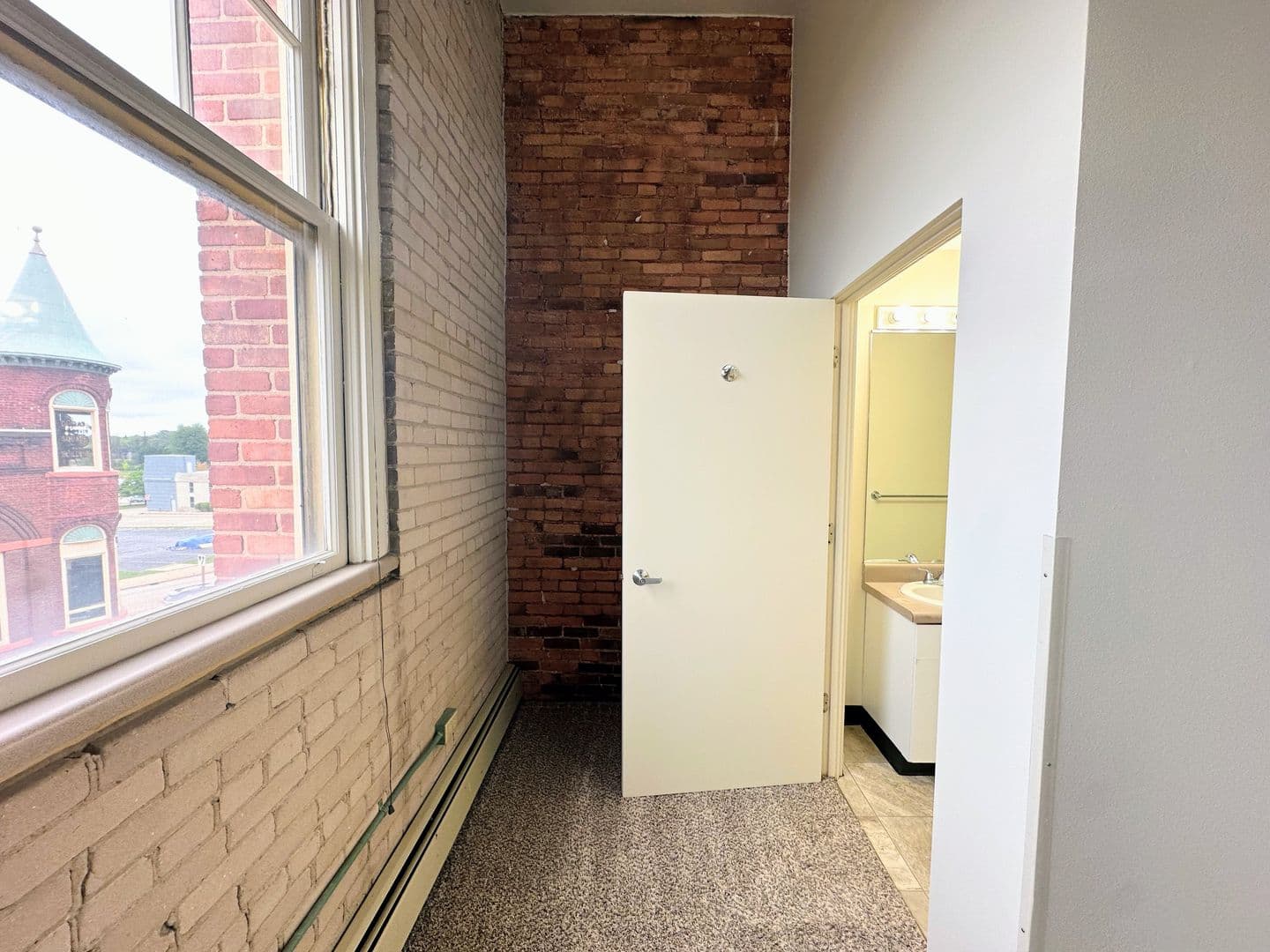 Marinette Apartment: 1701 Dunlap Ave