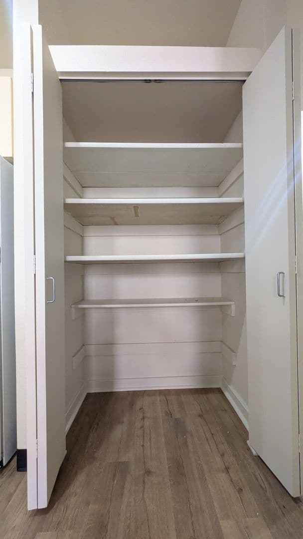 Marinette Apartment: 1701 Dunlap Ave