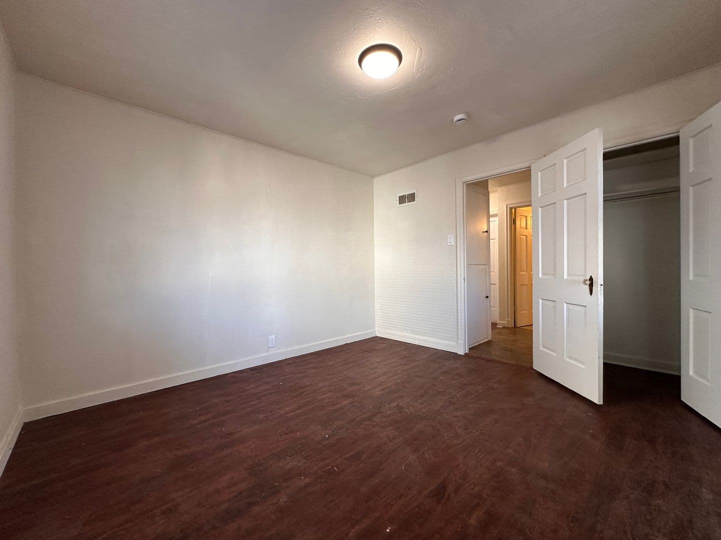 Green Bay Apartment: 208 South Chestnut Avenue