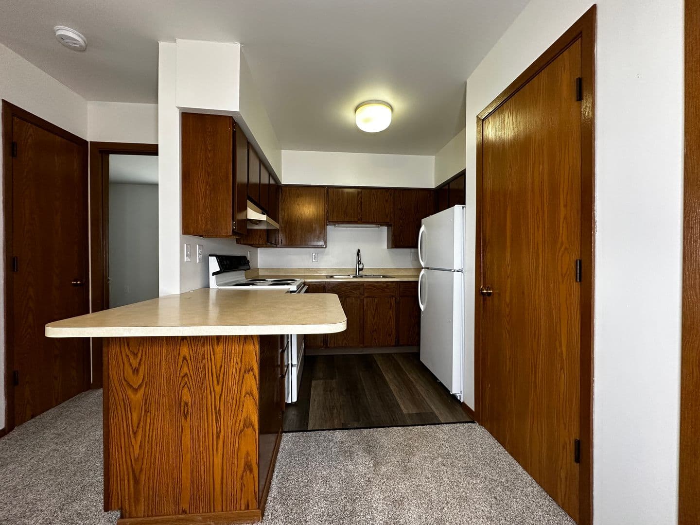 Hilbert Apartment: 135 S 3rd St.