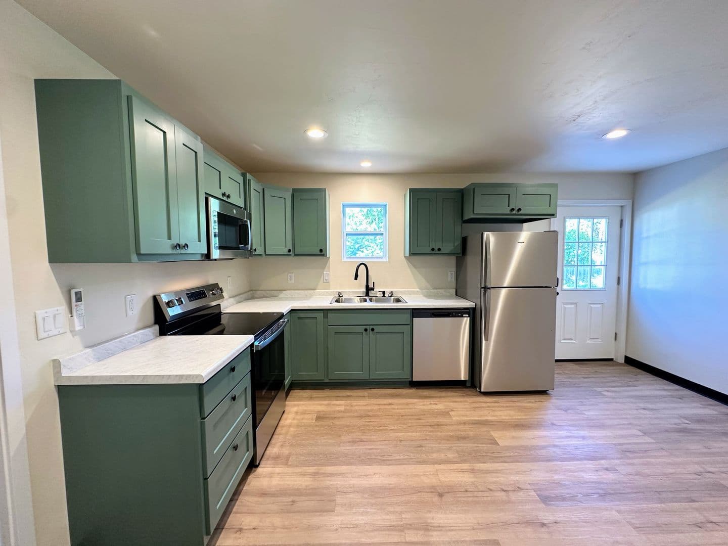 De Pere Apartment: 1201-1203 Atrium Ct