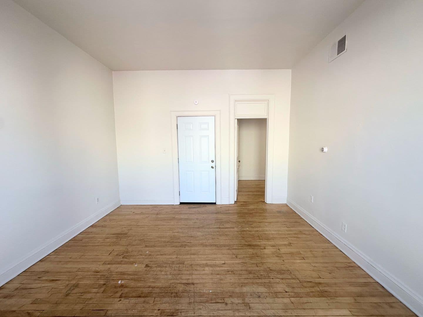 Manitowoc Apartment: 815 Jay St