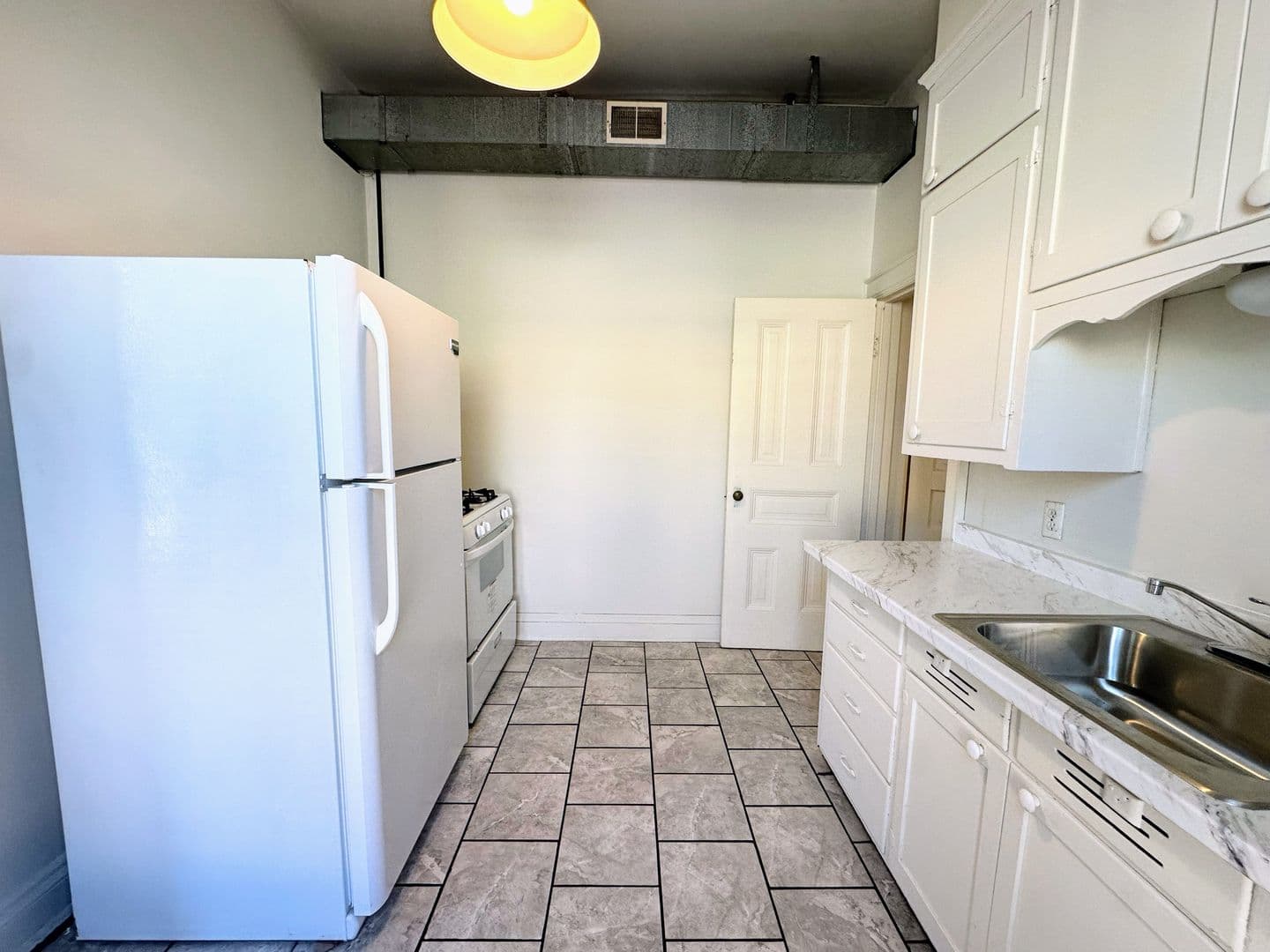 Manitowoc Apartment: 815 Jay St