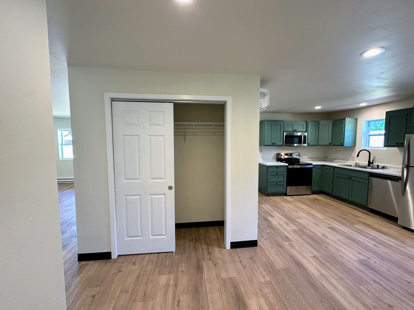 De Pere Apartment: 1201-1203 Atrium Ct