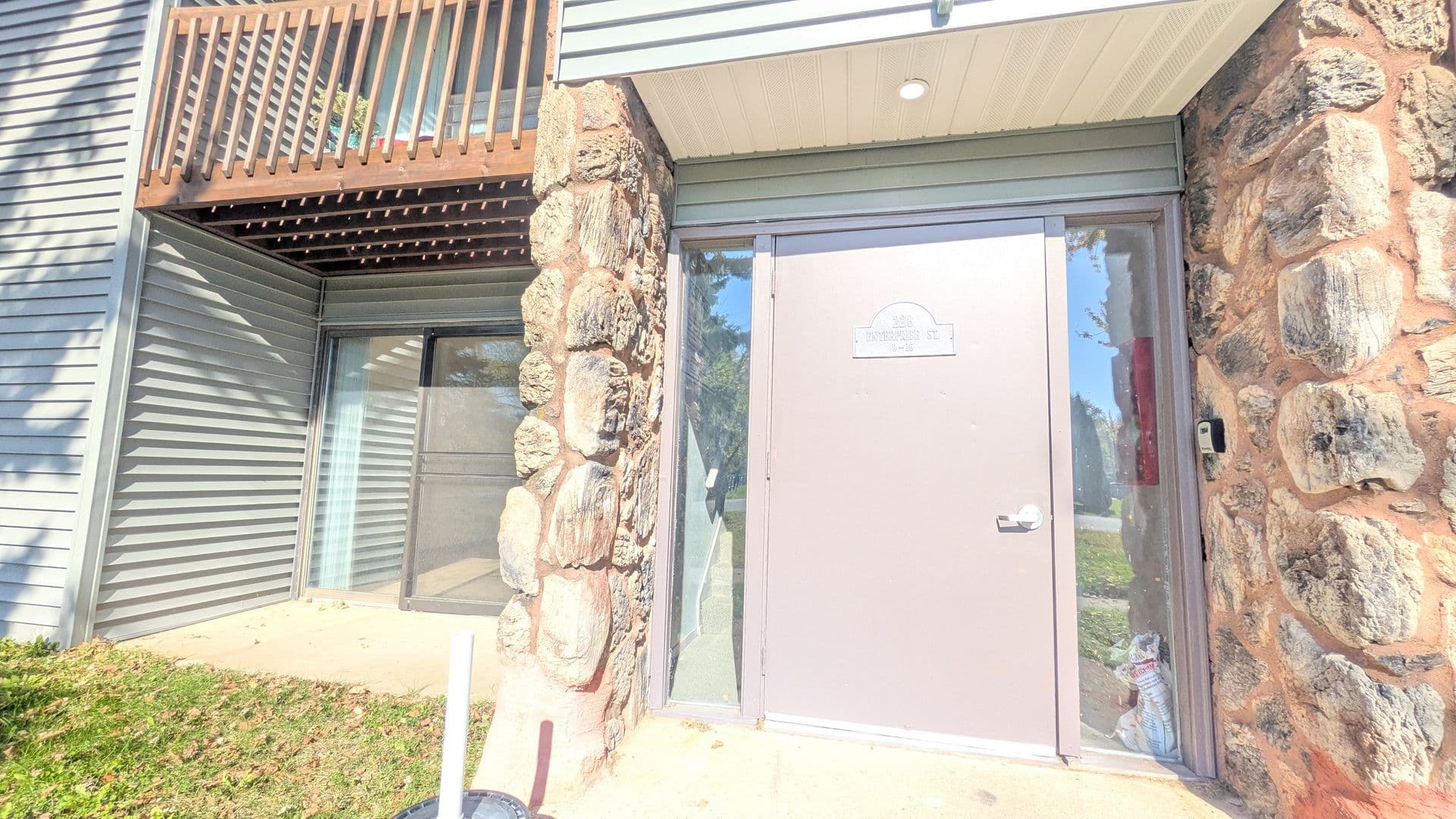 Stockbridge Apartment: 228 Enterprise St.