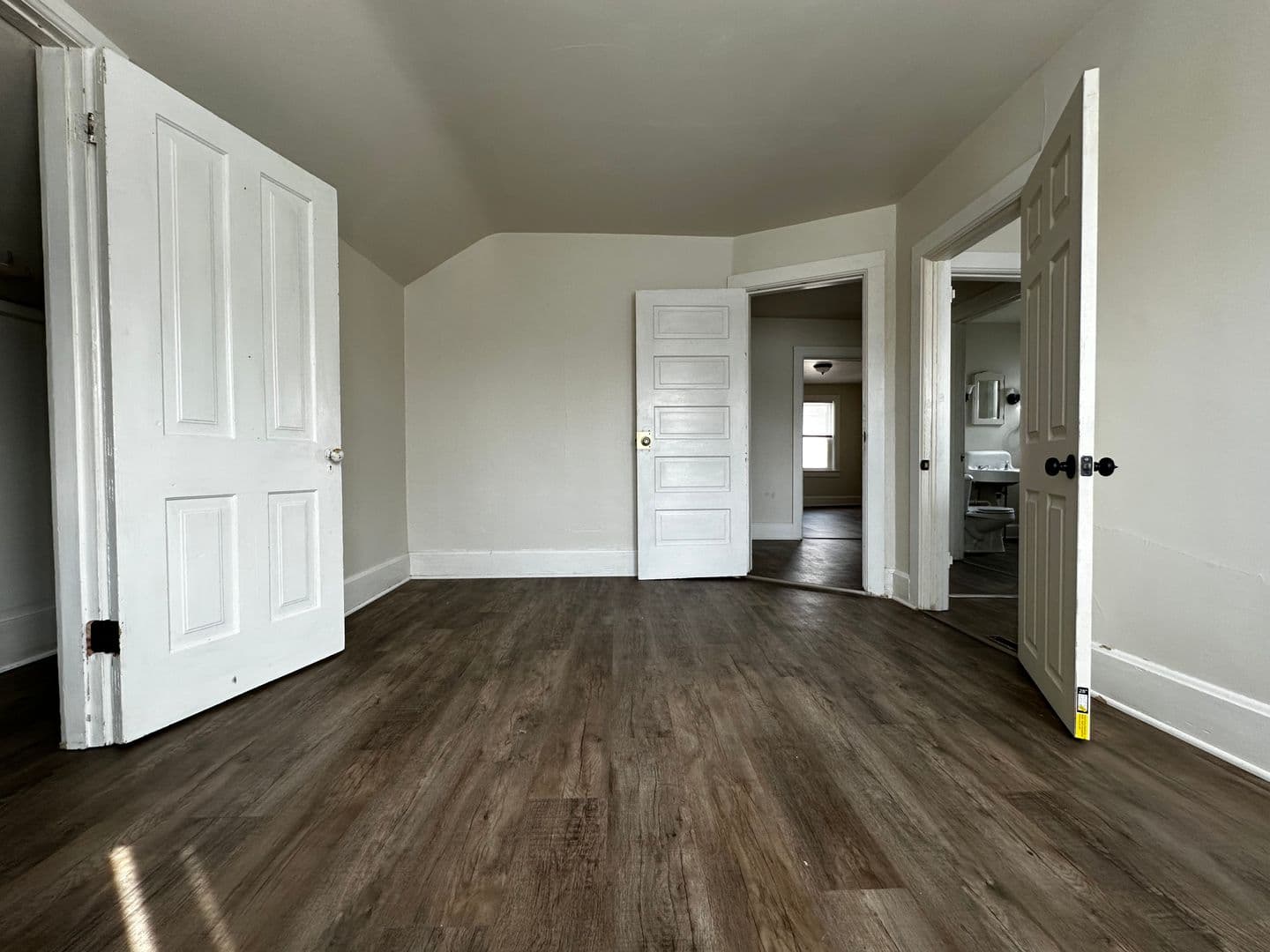 Green Bay Apartment: 808 Cherry St