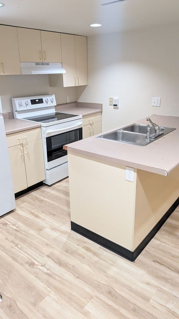 Marinette Apartment: 1713 Dunlap Ave