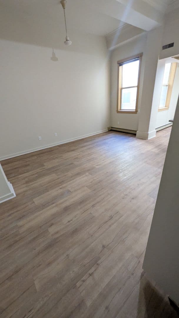 Marinette Apartment: 1713 Dunlap Ave