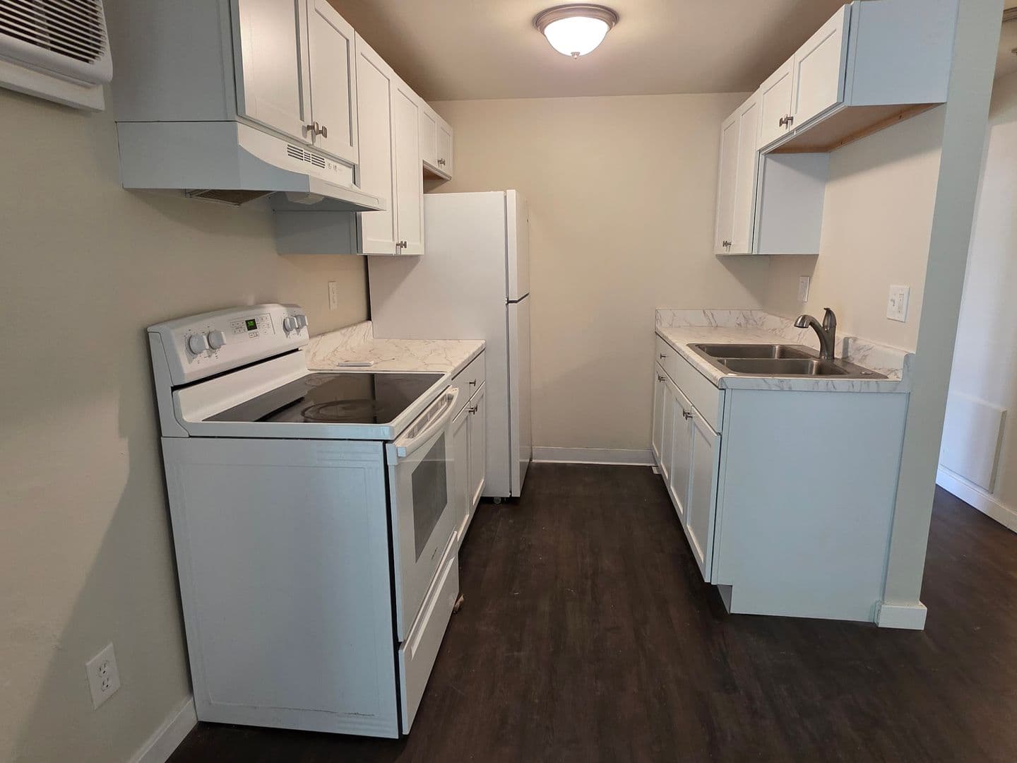 Green Bay Apartment: 1785 Edison Street