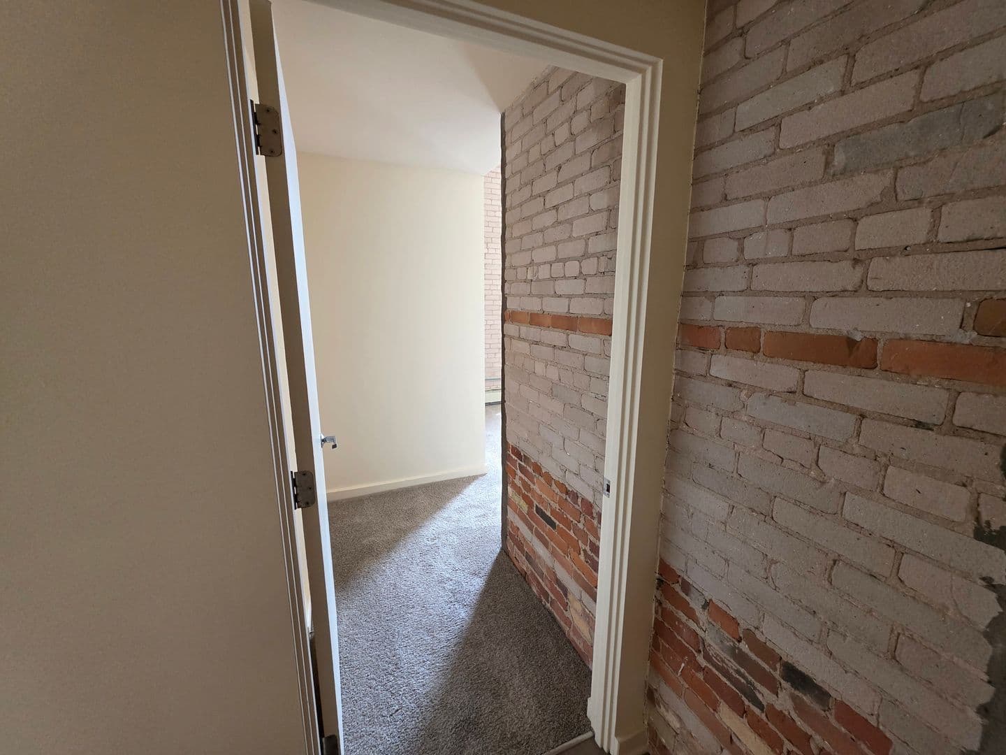 Marinette Apartment: 1701 Dunlap Ave