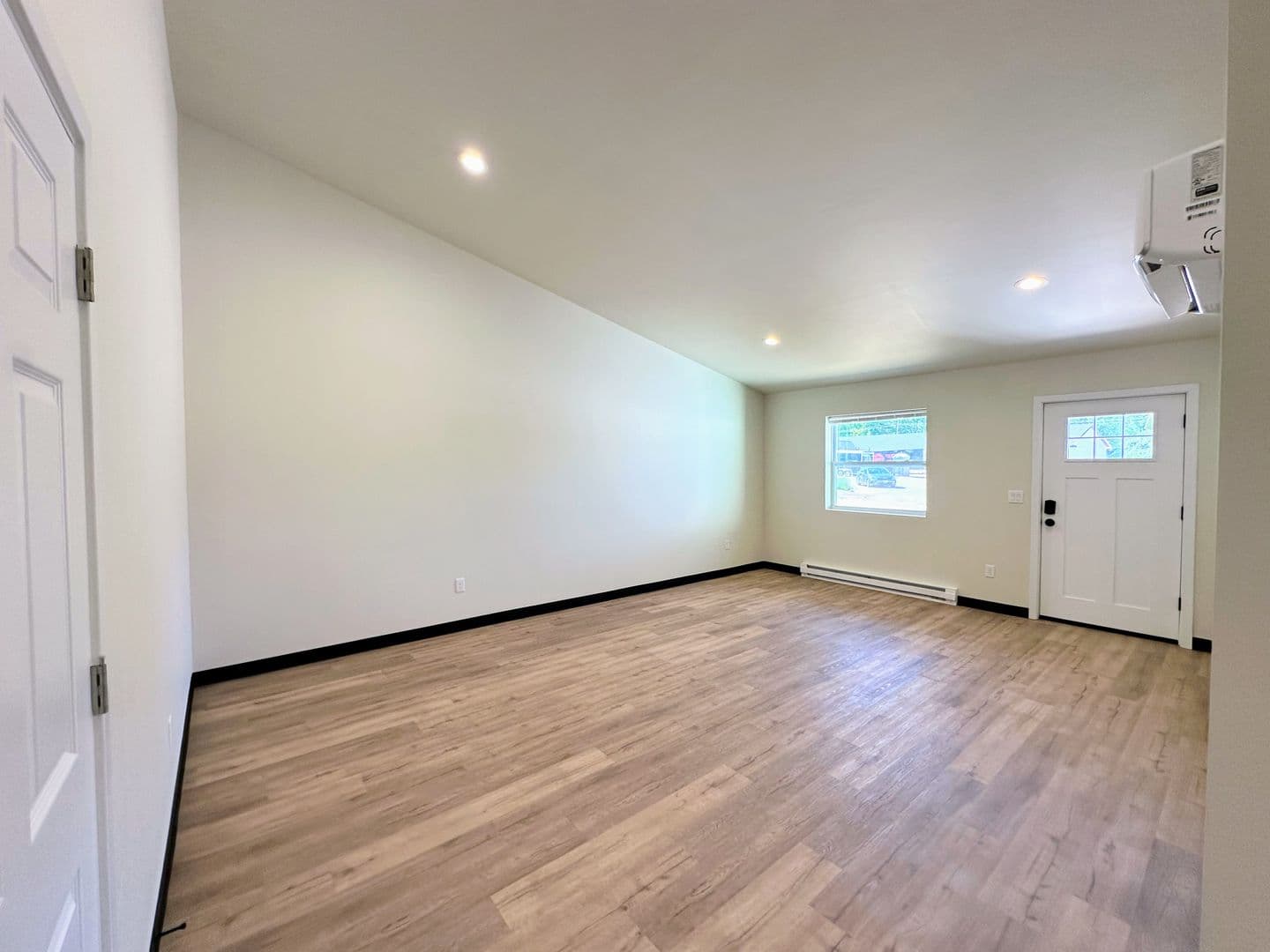 De Pere Apartment: 1201-1203 Atrium Ct