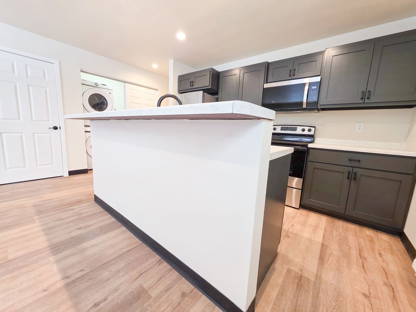 Green Bay Apartment: 1677-1679 Amy Street