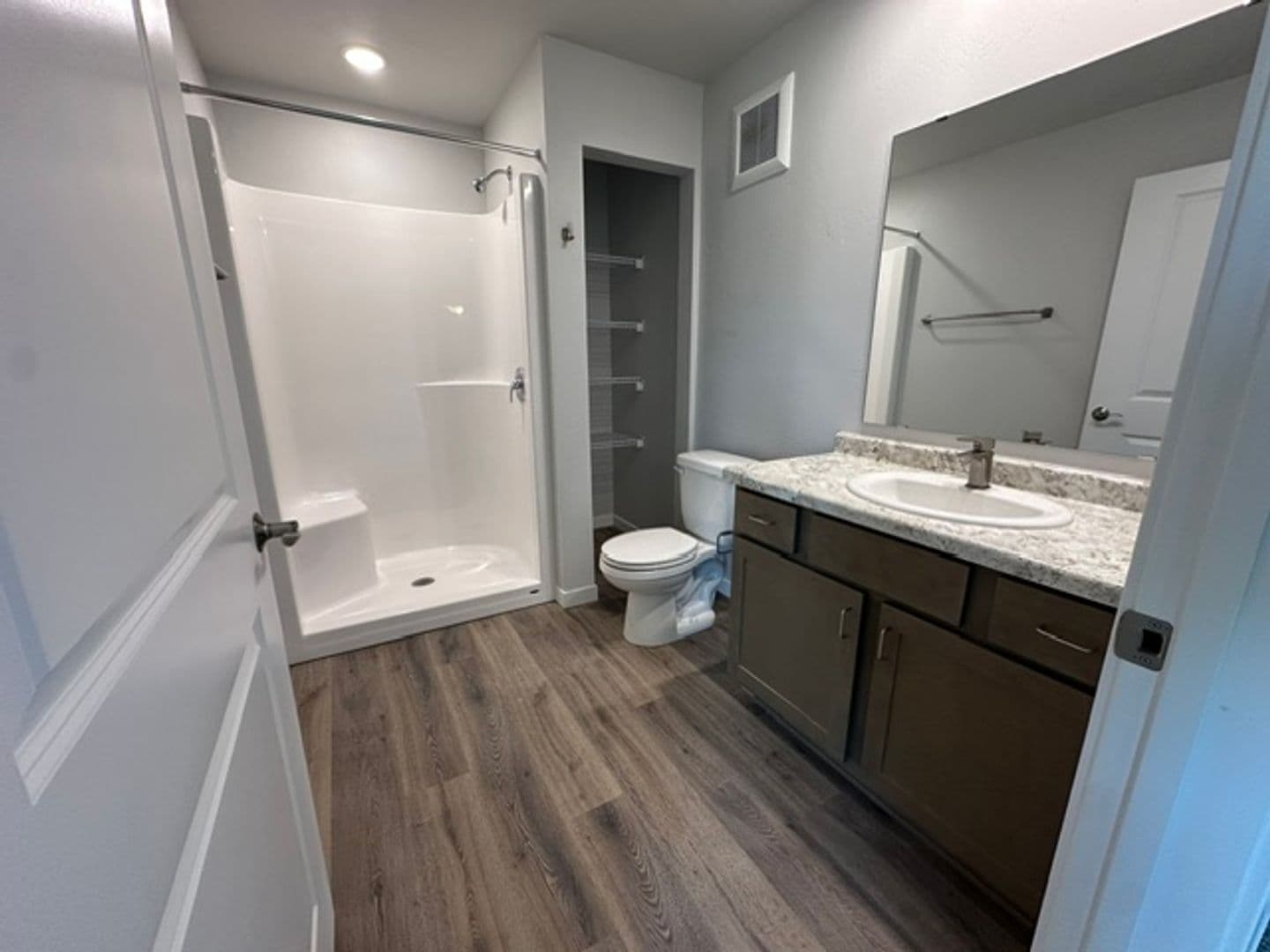 Bonduel Apartment: 206 East Express Way