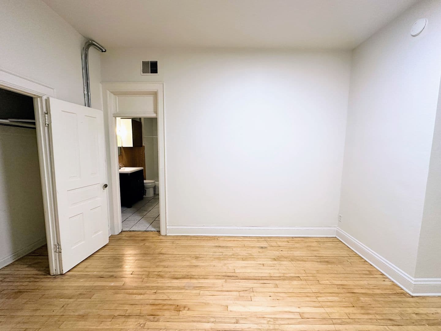 Manitowoc Apartment: 815 Jay St
