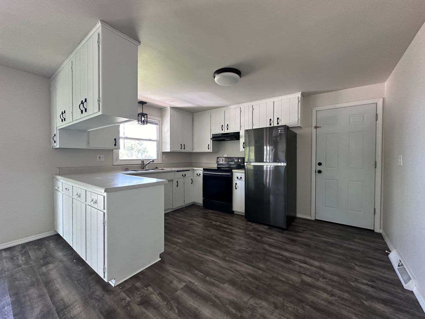 Green Bay Multiplex: 2746 Nicolet Dr