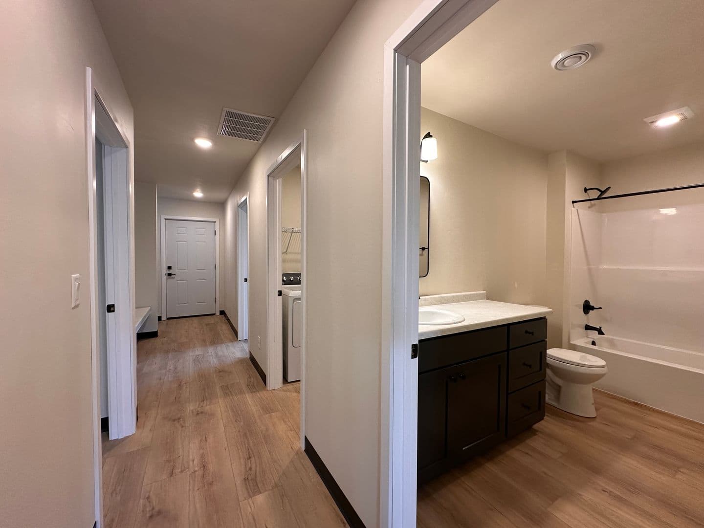 Green Bay Apartment: 1681-1683 Amy Street