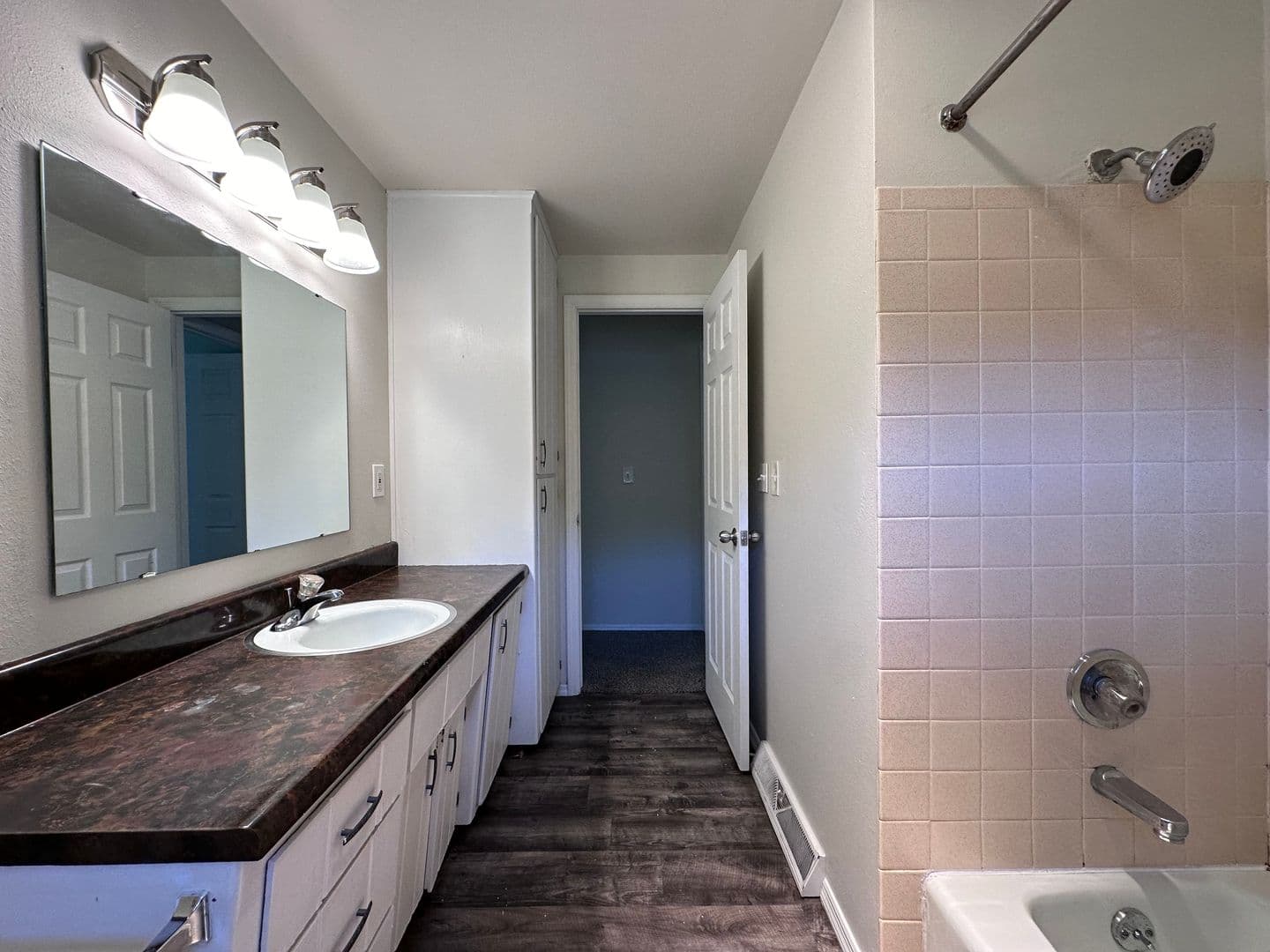 Green Bay Multiplex: 2746 Nicolet Dr