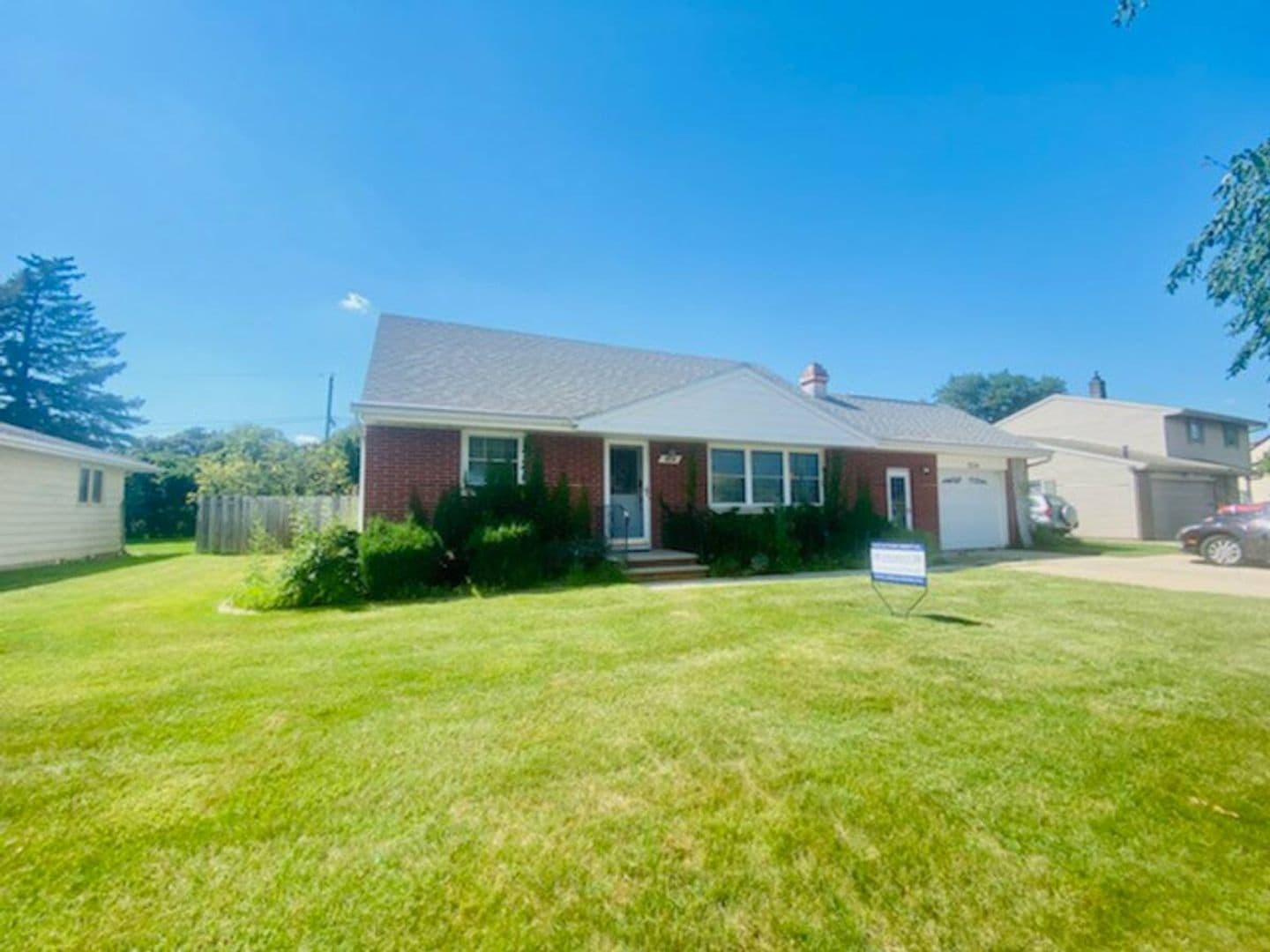 Green Bay Apartment: 2234 S Oneida St
