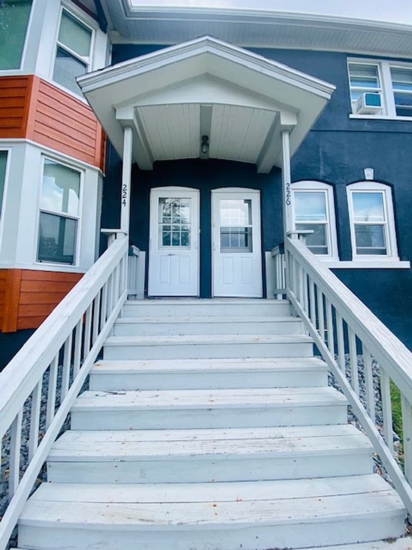 Green Bay Apartment: 700 Pine St.