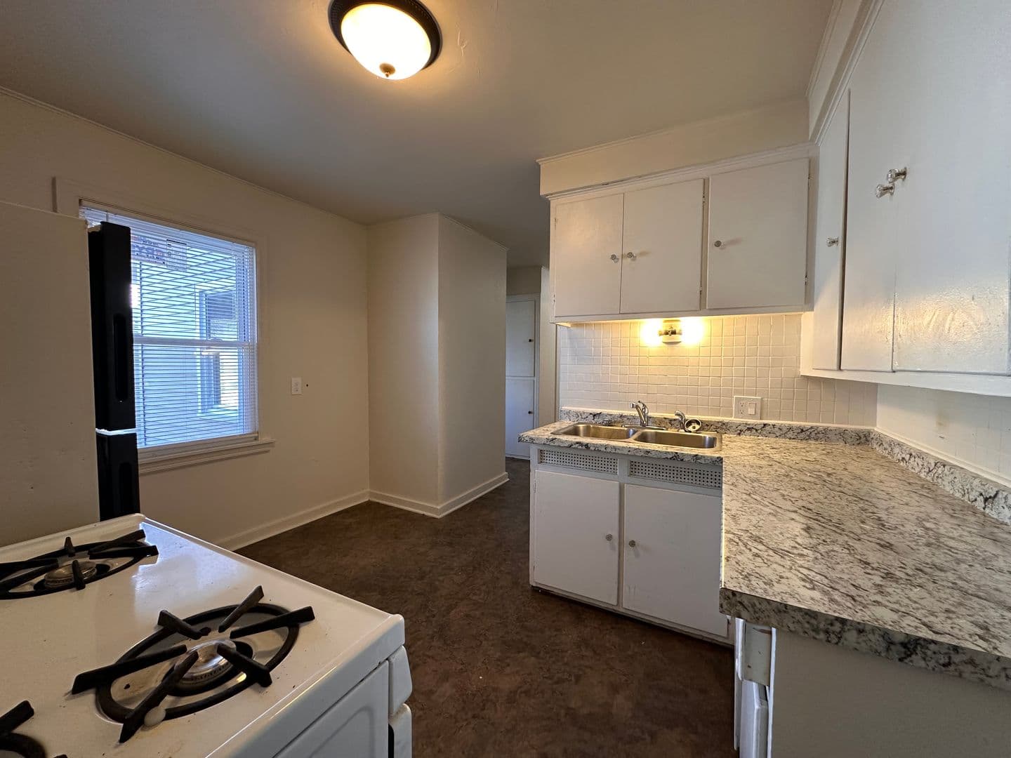 Green Bay Apartment: 208 South Chestnut Avenue